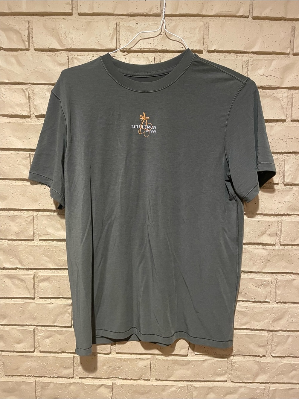 lululemon athletica Men's Slate Green Short Sleeve Logo Tee